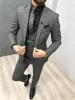 Estilo Clássico Um Botão Escuro Cinza Noivo TuxeDos Pico Lapela Casamento / Prom / Jantar Groomsmen Homens Ternos Blazer (Jacket + Calças + Vest + Gravata) W1481