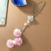 Accesorios ostentosos para espejo de coche para mujer, corazón de amor ostentoso y bola de felpa rosa, diamantes de imitación ostentosos, accesorios para coche con diamantes de cristal