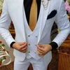 男性3ピースのウェディングタキシードのための白いスリムフィットスーツのダブルブレストのウエストコート男性ファッションジャケットのズボンの新しい到着x0909