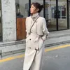 Płaszcze damskie płaszcze płaszcze kobiet 2022 Elegancki kołnierz stojakiem z paskiem zbiór stały beżowy high street jesienna moda bery22