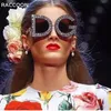 2021 Summer Trend Letter Solglasögon Kvinnliga överdimensionerade solglasögon Kvinnor Lyxvarumärke Imitation Diamond Metal Frame Gelgasses flash1639201