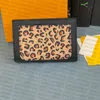 Portfel Clea sprzedawany z pudełkiem dla zwierząt Krótkie portfele jesień Kolekcja Wild at Heart Małe wyroby skórzane 300C