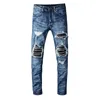 Herrenjeans High-Street-Fashion-Marke, Knieloch, schwarzes Leder-Patch, blaue, schmale, kleine, elastische Jeans mit kleinem Fuß