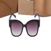 Diseñador de lujo Gafas de sol Hombres Anteojos Tonos para exteriores Marco de PC Moda Classic Lady Gafas de sol Espejos para mujeres