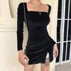 Kobiety aksamitna solidna sukienka z długim rękawem kwadratowy kołnierz mini krótkie sukienki moda bodycon sexy uniwersalna sukienka podzielona 210422