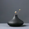 Vendita calda New Modern Black Ceramica Disposizione dei fiori Vaso piccolo Decorazione domestica Vaso piccolo Ornamento da tavolo Artigianato 210409