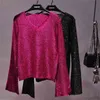 Qooth Lentejuelas Camiseta de mujer Jersey rosa ins Manga larga con cuello en V Lurex Camiseta brillante Camisas de punto ostentosas qh2190 210518