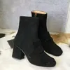 Lyxig designer Kvinnors Korta Stövlar Sheepskin Classic Sy Skor Läder Letter Brev Dekoration Tjock Heel Fashion Tassel Stor Storlek