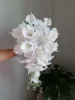 Bröllopsblommor Vit Färg Konstgjorda Silk Rosor med Calla Lily Bride Flower Diamond Cascading Bouquet Ramo de Novia Cascada