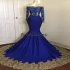 Élégante robe de bal sirène bleu royal 2022 avec dentelle dorée sur l'épaule à manches longues, grande taille, robe de soirée avec train de balayage, robes de soirée vintage