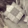 Lyx kuddväska Designer Signage Cushion Cover Toppkvalitet Real Cashmere Ullmaterial Kontrollera Stripe Mönster 5 Färger tillgängliga 45 * 45cm För Heminredning Presenter