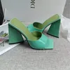 Nowość Trójkąt Block Heels Runway Mules Lady Square Otwarte Toe Drukuj Satin Slingbacks Sandały Dla Dziewczyn Kobiety Summet Sukienka Buty