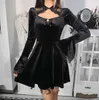 robe noire à taille haute