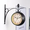 Orologi da parete Orologio europeo vintage a doppia faccia Rotondo da appendere con decorazione in ferro nero/bianco classico per l'home office