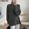 T-shirt casual a righe oversize per donna T-shirt a maniche lunghe larghe T-shirt donna O collo Side Split Pullover Femme Ladies Top 210412