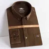 Moda masculina padrão-ajuste manga longa camisa de veludo único bolso grosso confortável 100% algodão trabalho casual camisas de botão g0105