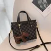 Borsa quotidiana Borsa piccola Borsa da donna Estate Versatile 2023 Nuova moda Borsa a mano generosa Borsa a tracolla per cartoni animati