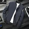 Весна мужская бомбардировщик куртка мужчина повседневная уличная одежда хип-хоп Slim Fit Pilot Coat Men Вышитая одежда 21110