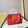 حقائب مصممي Luxurys حقيبة اليد حقيبة مرسلة رسائل Messengerbags الرجال والنساء مناسبة للمواد الجلدية عالية الجودة سعة كبيرة كلاسيكية بسيطة جيدة لطيفة لطيفة