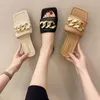 Pantoufles produit été chaîne en or mules plates sandales diapositives sans lacet pour l'extérieur bout carré femmes chaussures designer 2021