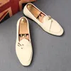 Lüks Stil erkek İş Balo Ayakkabı Siyah Kremsi-Beyaz Kahverengi Düğün Sivri Burun Erkekler Flats Loafer'lar Ayakkabı EUR SIZ: 38-44