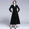 Kvinnors Svart Velvet Coat Höst Winter Maxi Trench Coats Single-Button Ytterkläder Notched Långärmad Windbreakers 210416