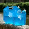 пикник с контейнерами для воды
