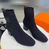 2023 Fashion Girls 'Boots مرنة الجوارب الكعب السميك من جلد الغنم القدمين مبطنة. النسيج المخصص حصريًا قابل للتنفس للغاية ولن يخدع قدميك