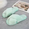 Kvinnor Design tofflor Cross Plush Slipper Inomhus Casual Thermal Bomull Shose House Shoses Badrum Skor Varm Bekväm 2021 Höst och Vinterstil WMQ1162