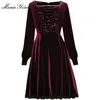 ファッションデザイナードレス春の女性の長袖ビーズスクエアカラーRuched Velvetドレス210524
