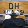 Topp Herr Dam Gummi Designer Tofflor Skor Sommar Strand Utomhus Cool Tofflor Mode Breda Designers Slides Dam Hushållsrutschbana Platta Flip Flops Sandaler Med Box