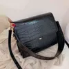 Sten patent svart crossbody väskor för kvinnor 2022 liten handväska liten väska PU läder handväska damer designer y220405
