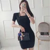 Malha slim quadrado pescoço sexy vestido feminino saco de fêmea fundo mini saia verão coreano moda mulheres roupas 210520