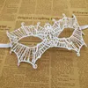 Halloween dansmask Kvinnors europeiska och amerikanska stilparti masker Queen White Shaped Lace Mask Tillbehör PROPS ZC385