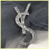 Fashion Luxury Designer Men Women Pins Brooches Diamond Silver Letter Brooch Pin For Suit Dress Party Letters Y Brooches 21091502R