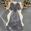 Singreinyの女性フレンチの花のドレスデザイン不規則なフリルVネックAラインシフォンドレス夏のボヘミアンプリントビーチMidi Dress 210419