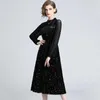 Ly Varey Lin Femmes Vintage Velours Longue Robe Élégante O Cou Lanterne Manches Noir Parti Tulle Patchwork Slim Rétro Robes 210526