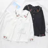 Lente vintage borduurwerk bloemenblouses voor vrouwen shirts chiffon blouse witte tops lantaarn lange mouwen shirts schattig 13051 210417