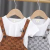 Kids Boys Front Kieszeń Suspender Paski Spodenki i Biała T Shirt Stroje 2 Sztuka Letnia Zestaw Odzież Z Krótkim Rękawem Dres Koszulka Boddler Casual Sport Suits GT8PP7K