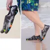 Snabbtorkande vandring Män Kvinnor Aqua Skor Gummi Vattenskor Nonslip Strand Sneakers Andningsbar Soft Beach Wading Shoes Y0714