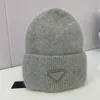 Wysokiej Jakości Mężczyzna Czapka Czapka Luksusowa Czaszka Kapelusz Dziany Czapki Narciarskie Kapelusze Snapback Maska Dopasowany Unisex Zima Cashmere Casual Outdoor Fashion Prezent