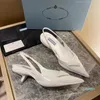 2021 Kadın Sandalet Tasarımcı Slaytlar Düşük Topuklu Sandalet Siyah Beyaz Primula Bayan Moda Terlik Kauçuk Kabuk Taban