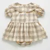 Vêtements d'été pour bébé 0-3 ans nés à manches courtes à carreaux mignons Ha Body bébé fille coton feuille de lotus col robe florale 210417