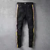 Czarna szczupła marka mody dżinsowe spodnie swobodny taniec bioder cztery sezonowe streetwear żółty fioletowy paski mężczyzn mężczyzn 273g
