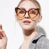 نظارات شمسية لوف هارت للنساء 2021 عصرية على شكل عين القطة أسود وردي أحمر نظارات شمسية للرجال Uv400 18503 20 زوجًا