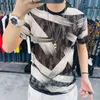メンズTシャツ夏のレースの中空プリント半袖Tシャツ男性2021通気性カジュアルスリムTシャツストリートウェアOネックトップスティーオス・クロスティ