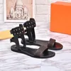 2021 klassiska kvinnor sommartofflor Sandaler Slående Gladiator Style Läder Yttersula Perfekt Platt Canvas Vanlig Sandal Slides 35-42