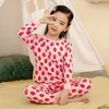 Ensembles de vêtements à la mode motif fraise costumes à manches longues pour bébés filles vêtements de nuit roses enfants adolescents nuisettes