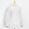 Temperament minimalistisk vit klänning för kvinnor fyrkantig krage långärmad hög midja mini klänningar kvinnlig mode 210520