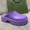 med låda Perforerade designersandaler Tjock botten Plattform Slide Mode Casual Skor Lyx ihåligt mönster Gummi Sandal Flats sliders slider damsko ogmine